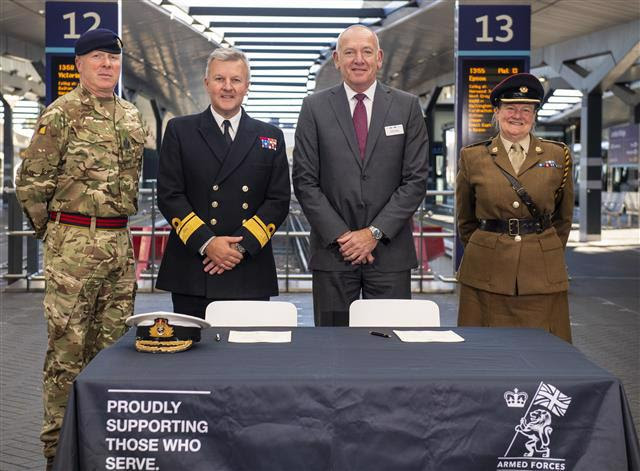 Patrick Verwer and Rear Admiral Phil Hally MBE sign the pledge